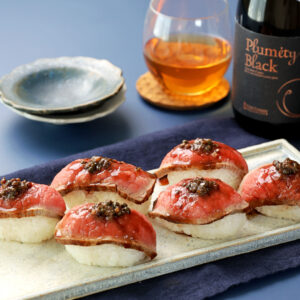 【Plumity Black】ローストビーフのにぎり寿司　山椒香る赤ワインだれ